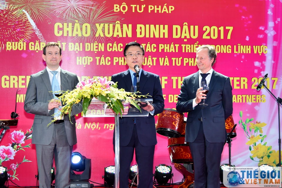 bo tu phap gap mat cac truong co quan dai dien quoc te tai viet nam