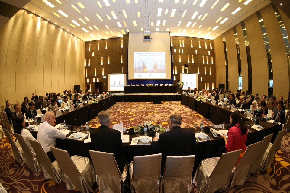 ngay lam viec soi noi voi 10 cuoc hop trong khuon kho som 1 apec 2017