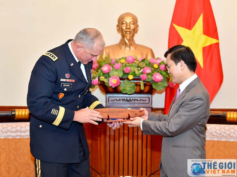 Thứ trưởng Hà Kim Ngọc tiếp Tư lệnh Lục quân Thái Bình Dương Hoa Kỳ thu truong ha kim ngoc tiep tu lenh luc quan thai binh duong hoa ky