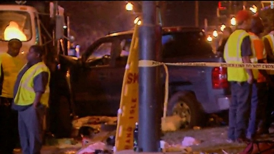 Xe tải lao vào đám đông tại Mỹ, hàng chục người bị thương xe tai lao vao dam dong hang chuc nguoi bi thuong