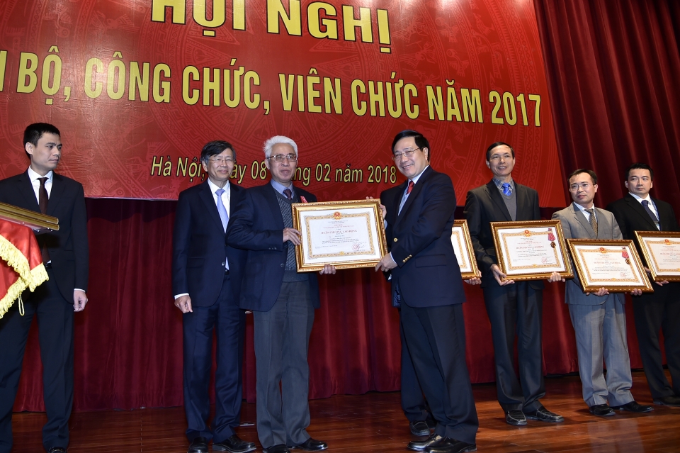 cong bo khen thuong cap nha nuoc danh hieu thi dua cua bo ngoai giao nam 2017
