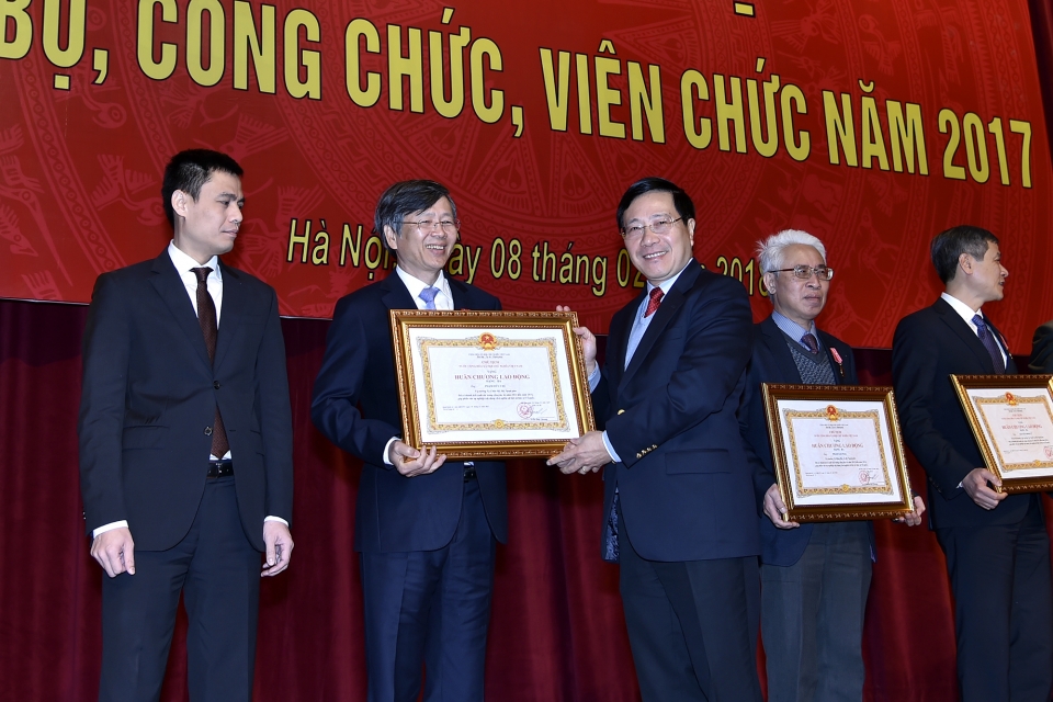 cong bo khen thuong cap nha nuoc danh hieu thi dua cua bo ngoai giao nam 2017