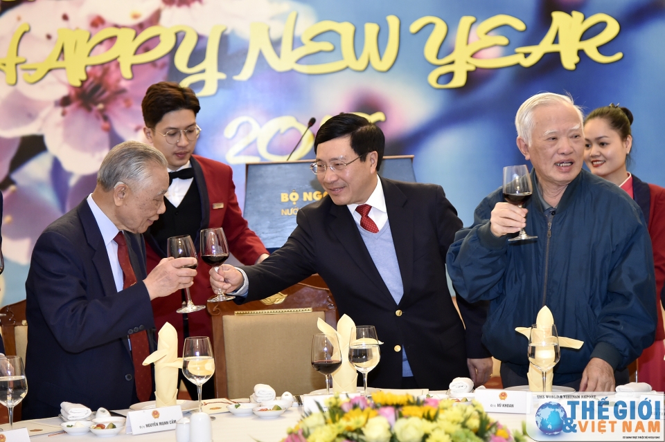 bo ngoai giao gap mat cac vi nguyen lanh dao nganh ngoai giao