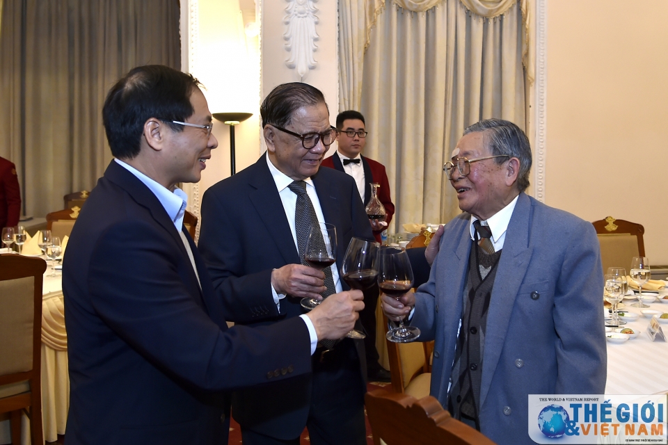 bo ngoai giao gap mat cac vi nguyen lanh dao nganh ngoai giao