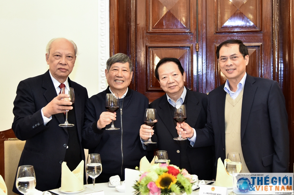 bo ngoai giao gap mat cac vi nguyen lanh dao nganh ngoai giao