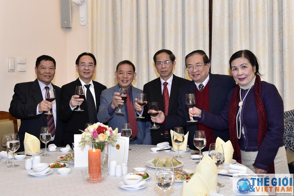 bo ngoai giao gap mat cac vi nguyen lanh dao nganh ngoai giao