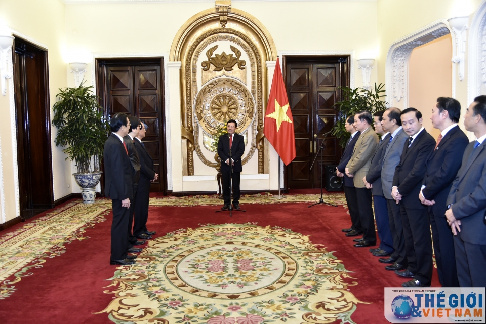 trao quyet dinh nghi huu cho 03 thu truong ngoai giao