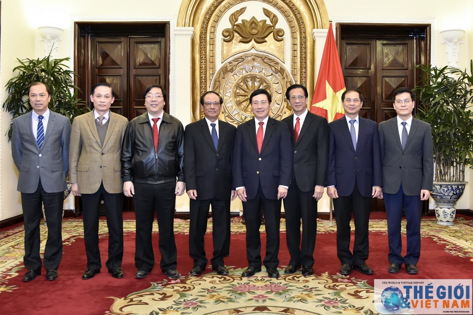 trao quyet dinh nghi huu cho 03 thu truong ngoai giao