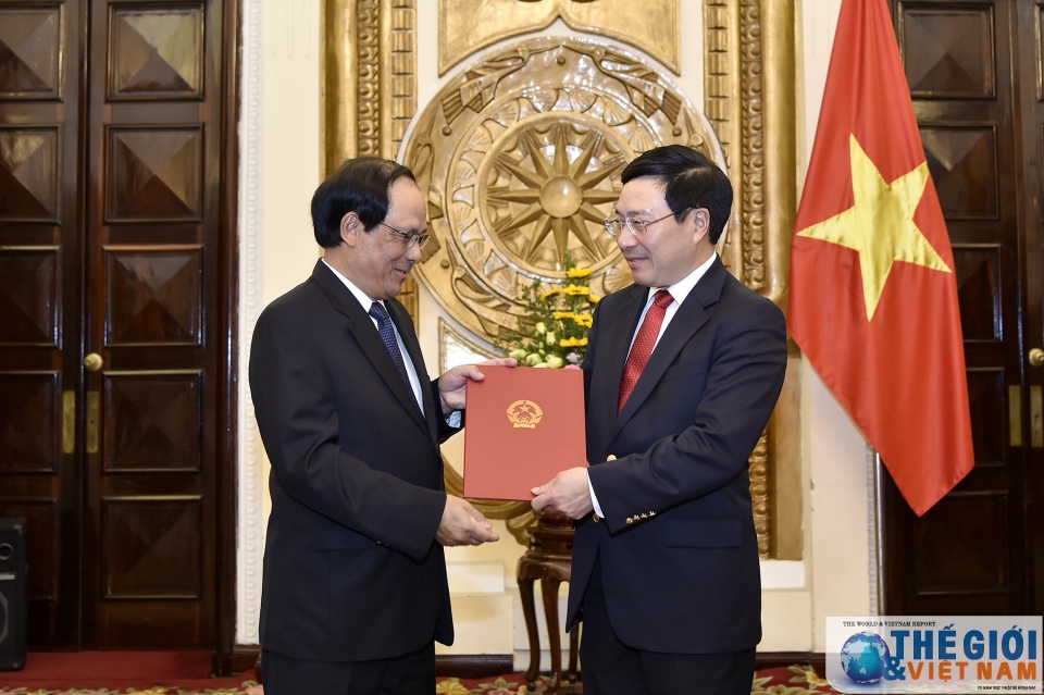 trao quyet dinh nghi huu cho 03 thu truong ngoai giao