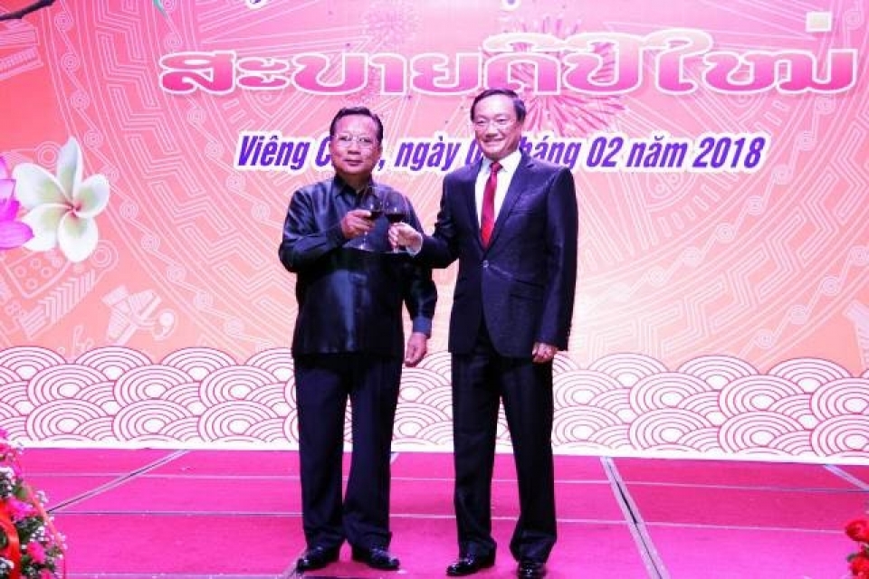 Tết Mậu Tuất 2018 đầm ấm tại Lào tin nhap 20180212220103