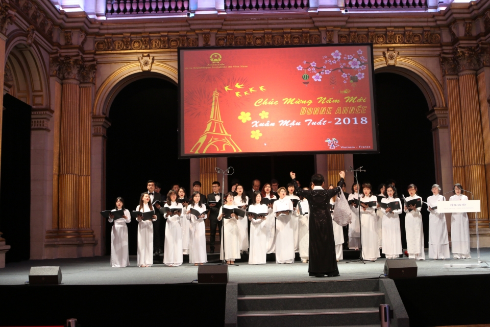 to chuc don tet mau tuat 2018 tai phap