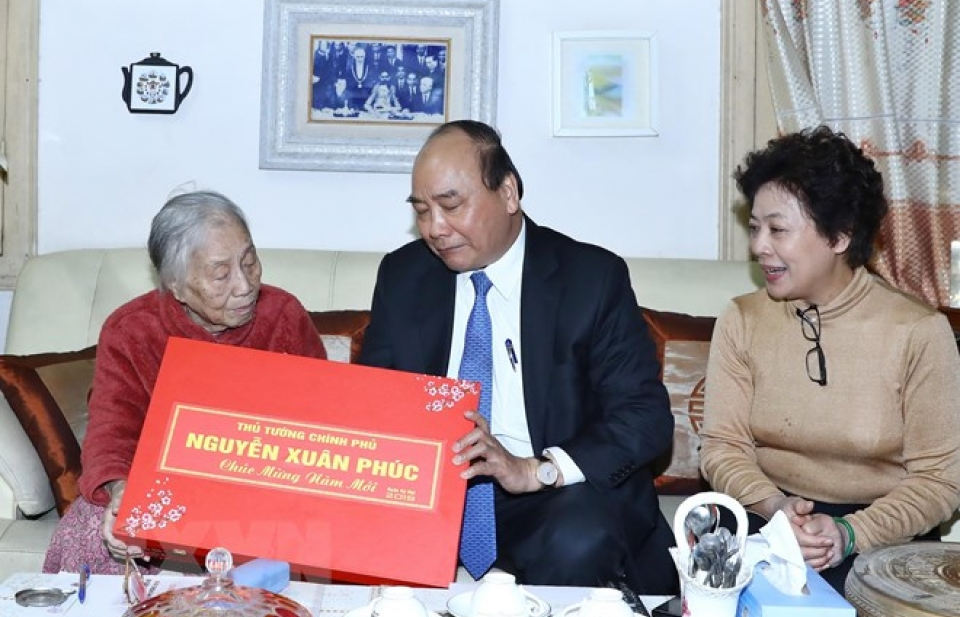 Thủ tướng thăm hỏi nguyên lãnh đạo Đảng, Nhà nước