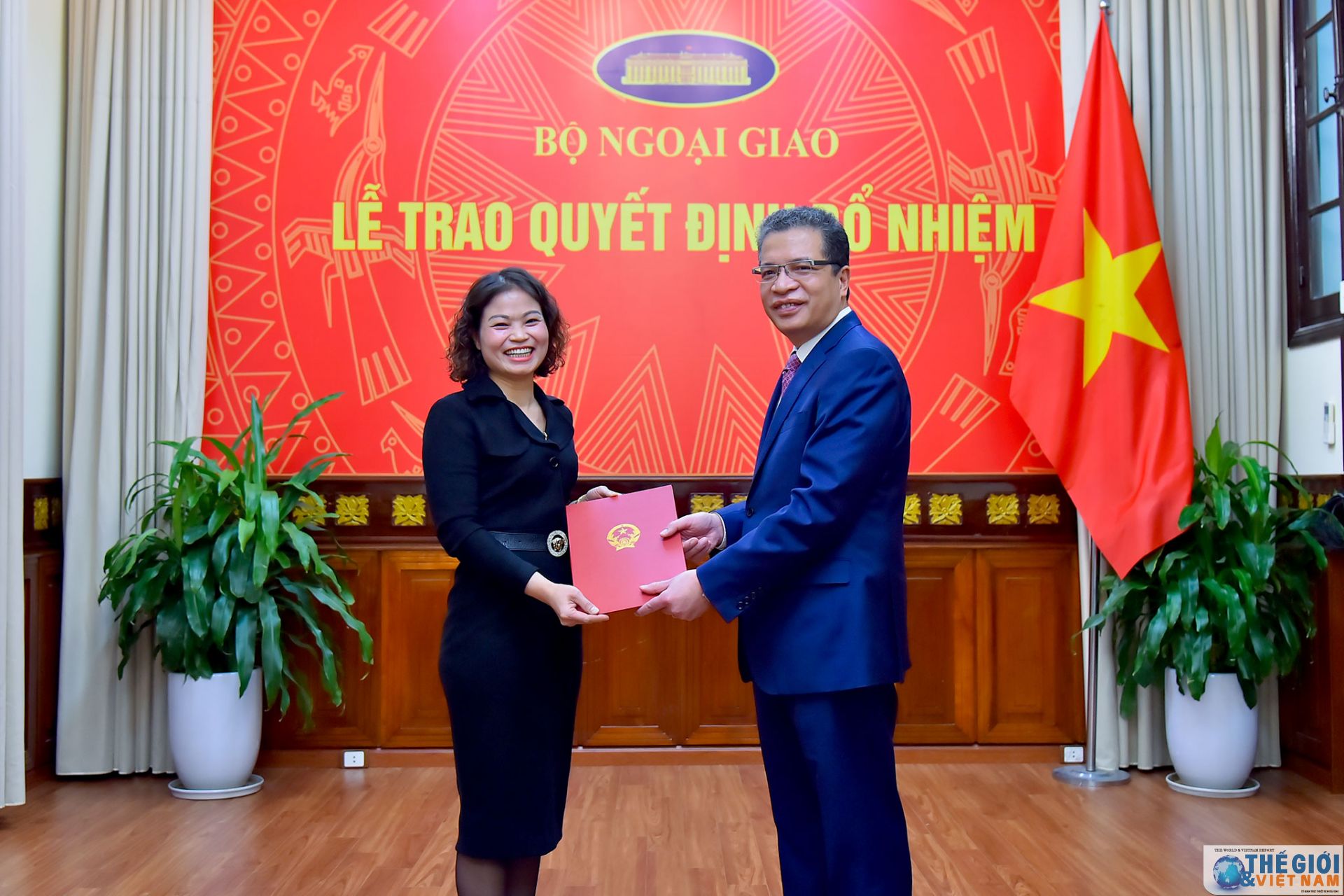 thu truong ngoai giao dang minh khoi trao quyet dinh bo nhiem dieu dong can bo cap vu