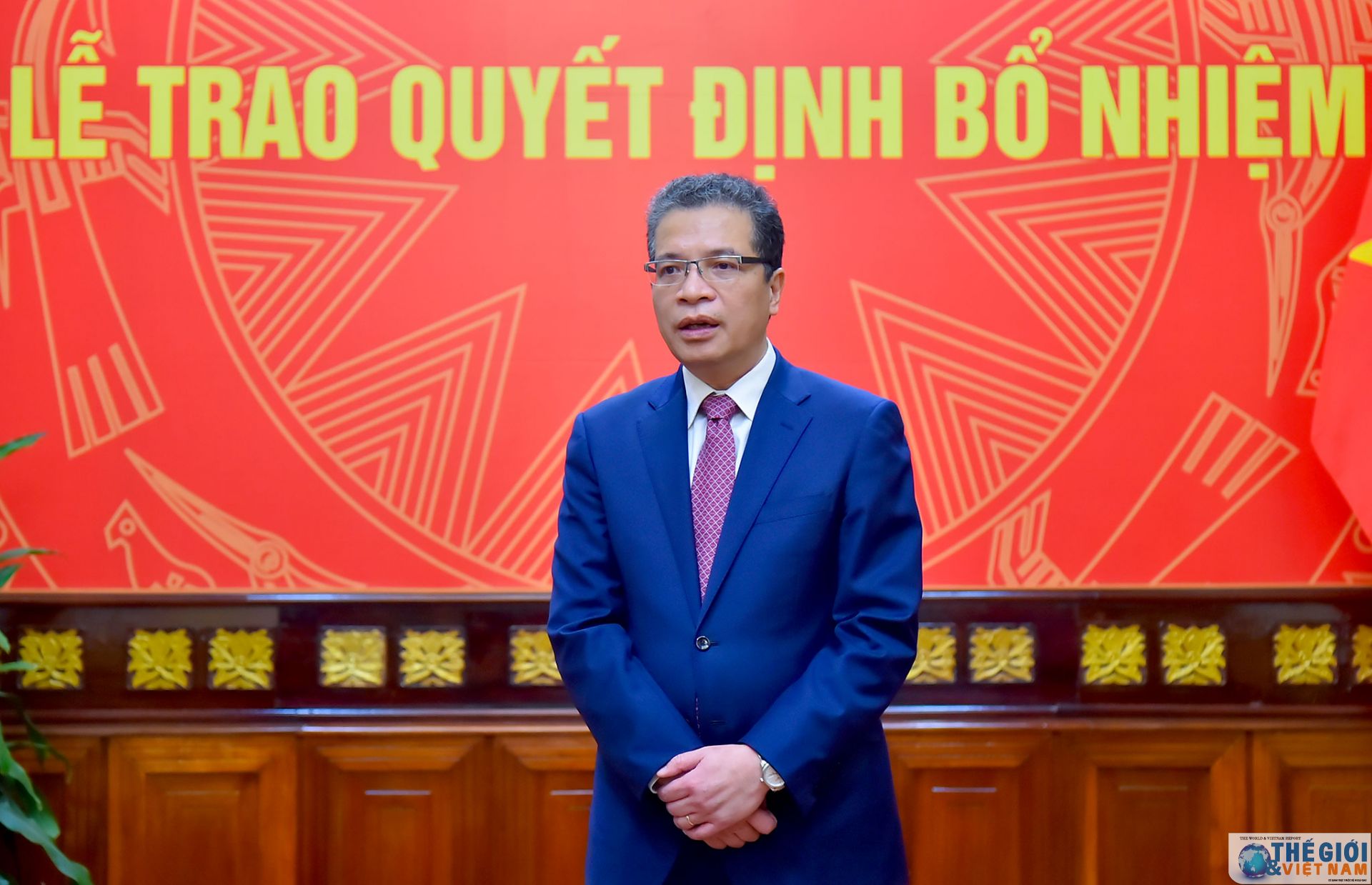 thu truong ngoai giao dang minh khoi trao quyet dinh bo nhiem dieu dong can bo cap vu