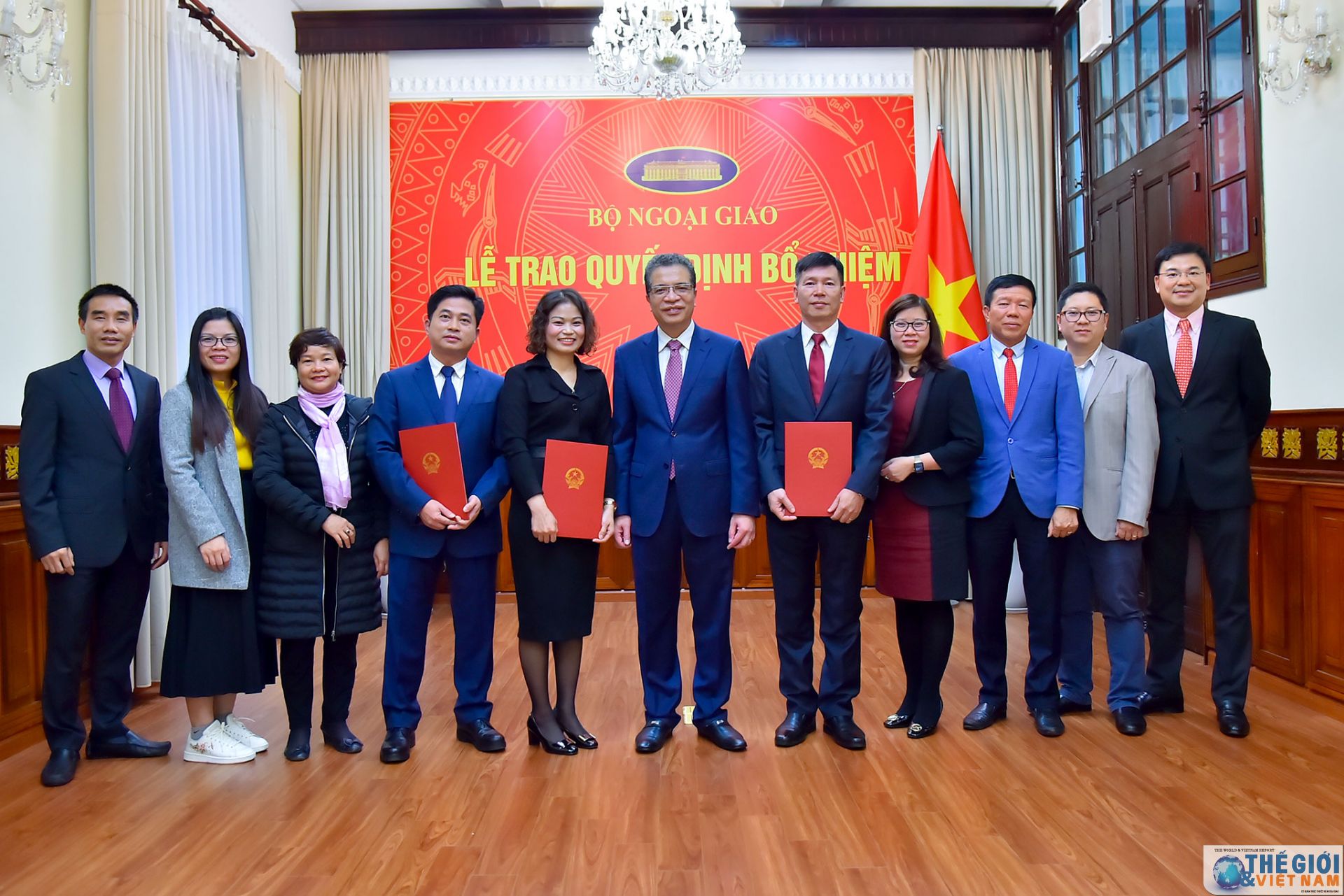 thu truong ngoai giao dang minh khoi trao quyet dinh bo nhiem dieu dong can bo cap vu