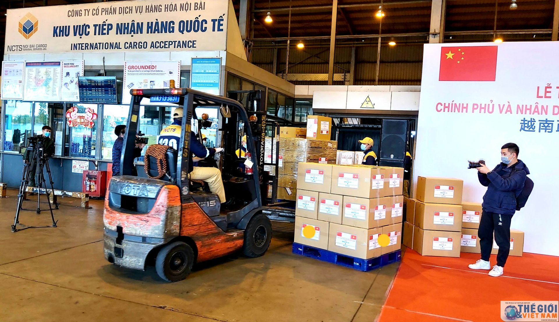 Việt Nam trao trang thiết bị, vật tư y tế tặng Trung Quốc chống dịch bệnh virus corona viet nam trao trang thiet bi vat tu y te tang trung quoc chong dich benh virus corona