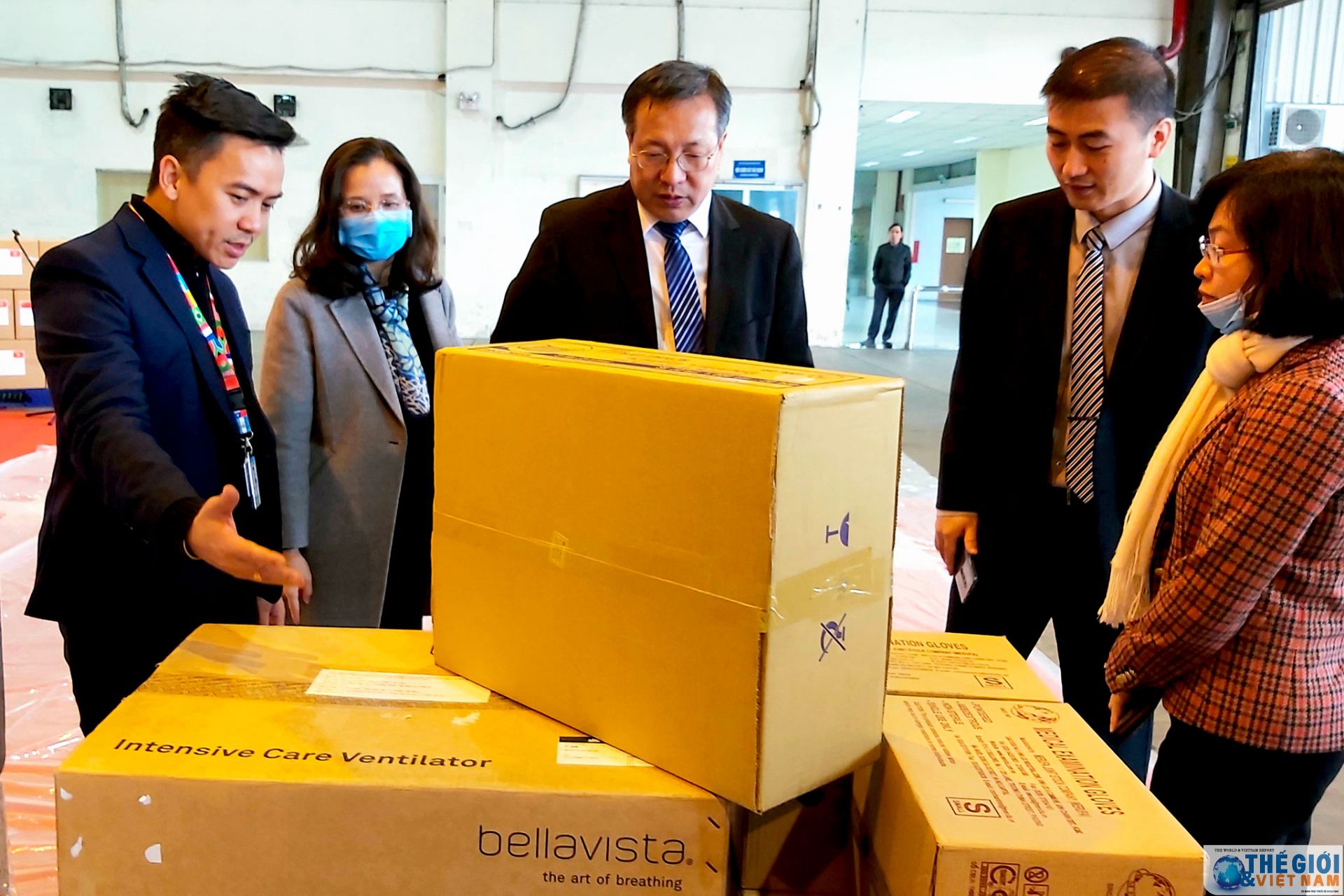 Việt Nam trao trang thiết bị, vật tư y tế tặng Trung Quốc chống dịch bệnh virus corona viet nam trao trang thiet bi vat tu y te tang trung quoc chong dich benh virus corona