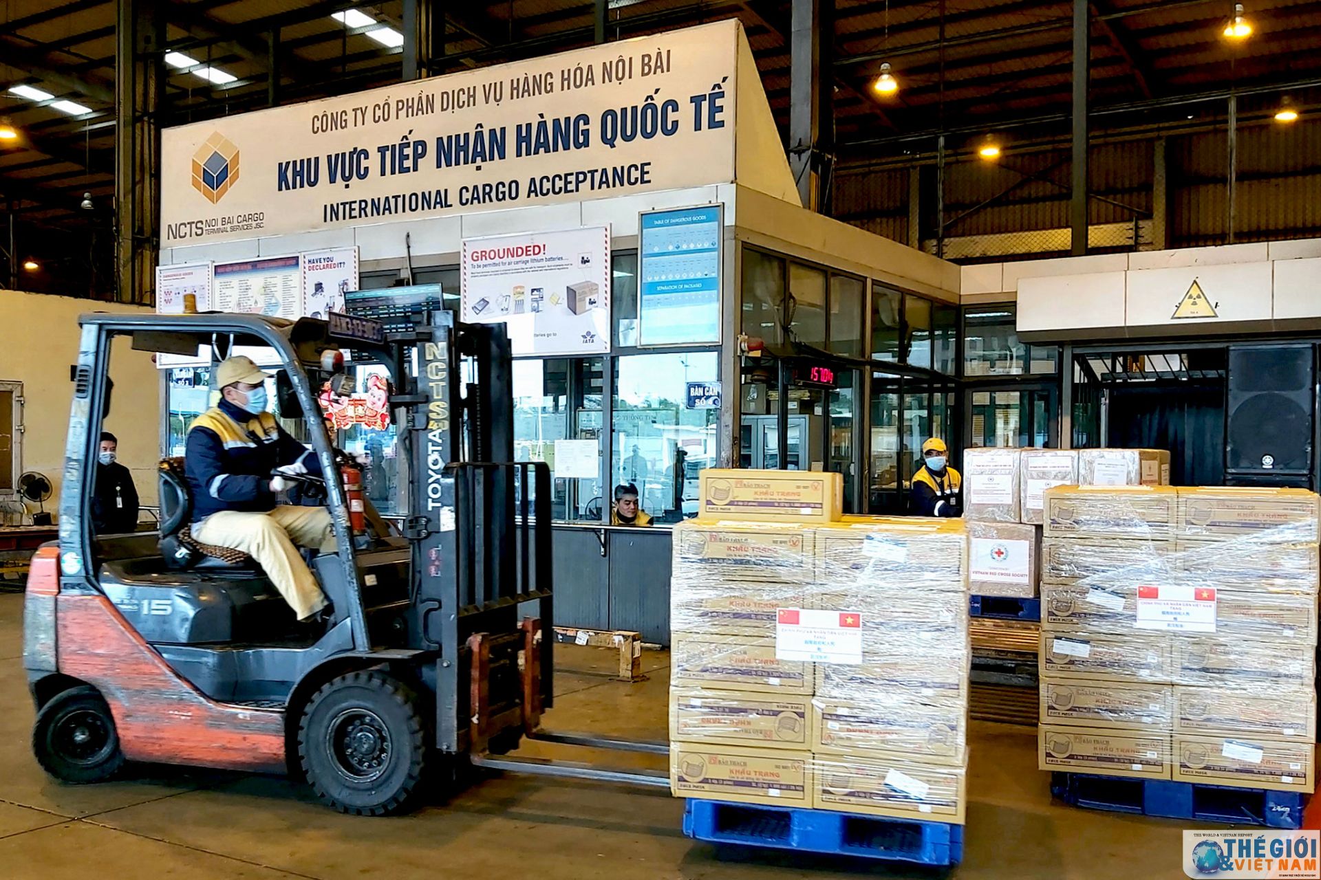 Việt Nam trao trang thiết bị, vật tư y tế tặng Trung Quốc chống dịch bệnh virus corona viet nam trao trang thiet bi vat tu y te tang trung quoc chong dich benh virus corona