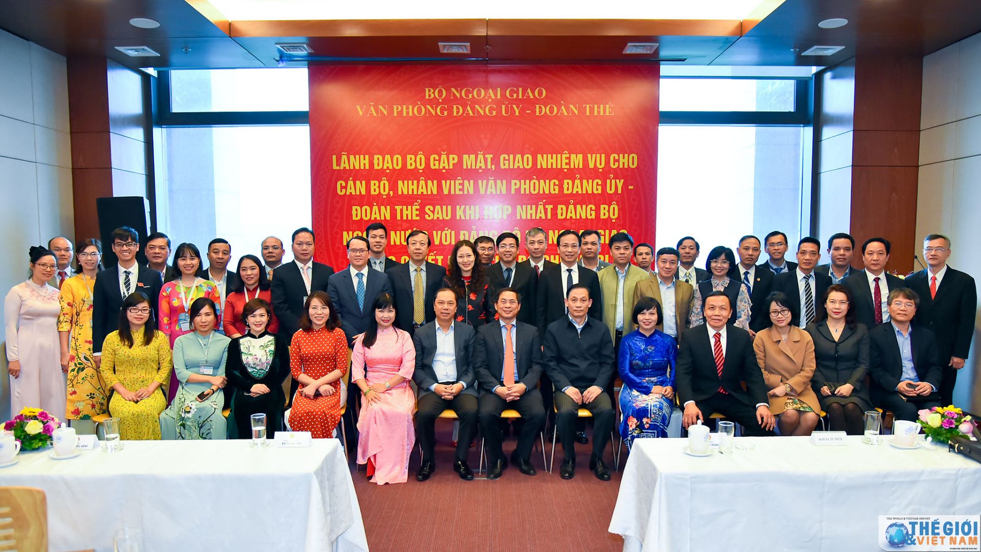 Phát huy vai trò lãnh đạo của Đảng trong triển khai đồng bộ toàn diện hiệu quả nhiệm vụ chính trị của ngành Ngoại giao phat huy vai tro lanh dao cua dang trong trien khai dong bo toan dien hieu qua nhiem vu chinh tri cua nganh ngoai giao