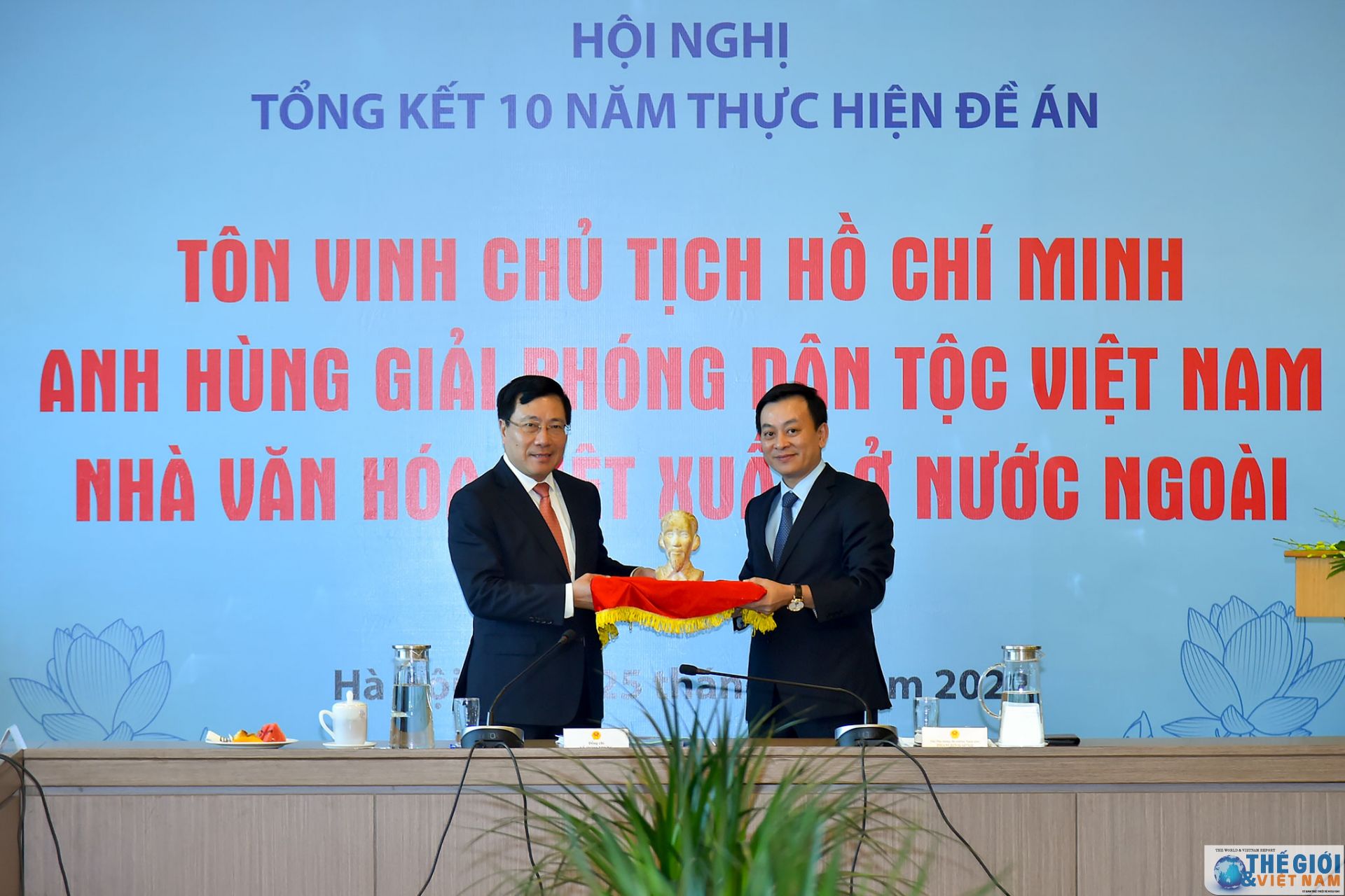 cau chuyen ve buc tuong dac biet tai nha tu con dao thap nien 40 the ky xx