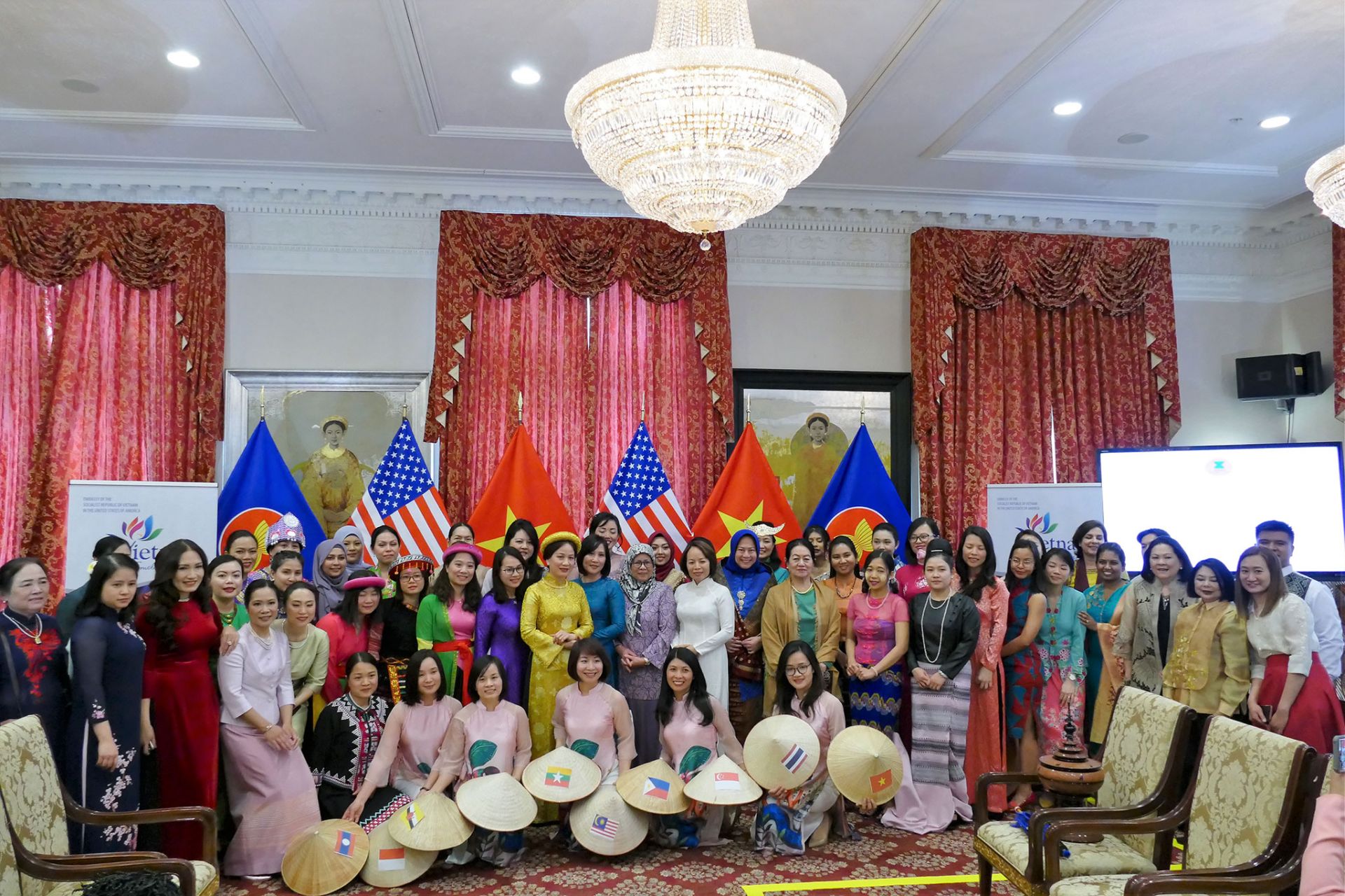 viet nam chu tri to chuc chuoi cac hoat dong giao luu cua hoi phu nu asean tai washington dc