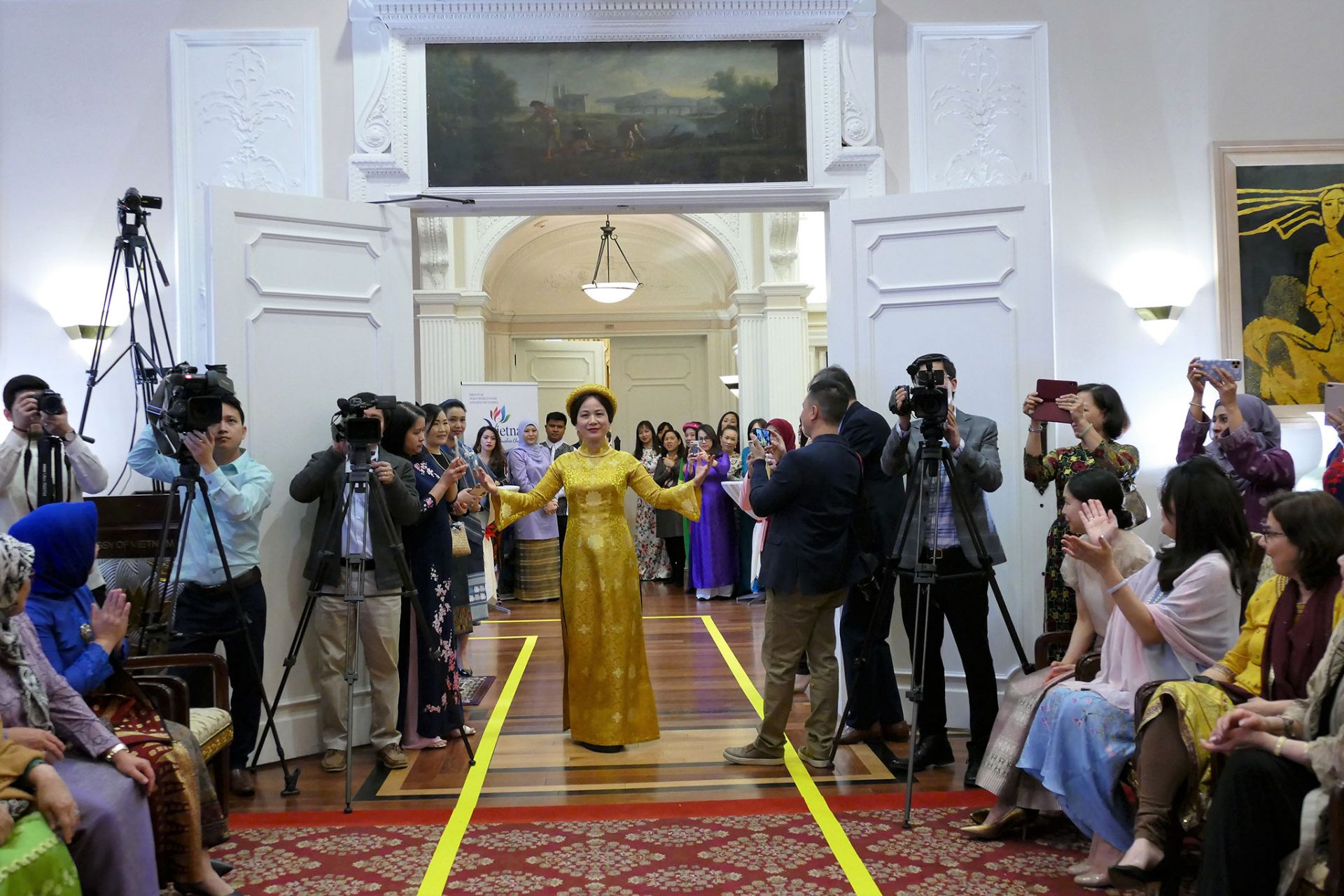 viet nam chu tri to chuc chuoi cac hoat dong giao luu cua hoi phu nu asean tai washington dc