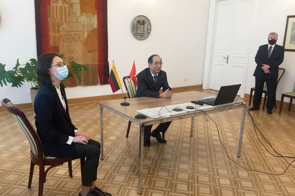 Đại sứ Nguyễn Hùng tại Đại sứ quán Litva tại Vác-sa-va (ĐSQ VN tại Ba Lan)