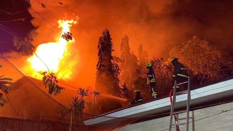 Đại sứ quán Nga ở Philippines bốc cháy dữ dội gây thiệt hại lớn