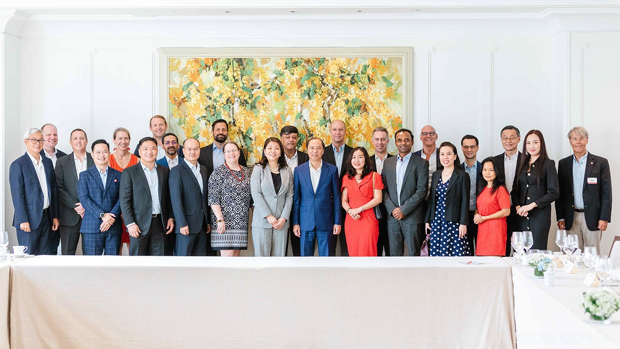 Thứ trưởng Ngoại giao Nguyễn Quốc Dũng gặp và làm việc với AmCham và Hiệp hội Doanh nghiệp TP Hồ Chí Minh