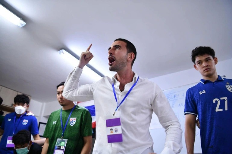 Báo chí Thái Lan ‘đau đớn’ khi đội nhà thất bại trước U23 Việt Nam, HLV Salvador Garcia tự tin với lứa cầu thủ trẻ. (Nguồn: Ảnh chụp màn hình)