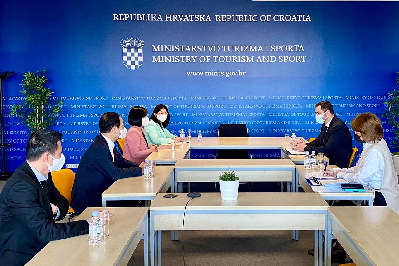 Xung đột Nga-Ukraine: Lượng khách du lịch Nga đến Việt Nam có giảm? Xung đột Nga-Ukraine: Lượng khách du lịch Nga đến Việt Nam có giảm?