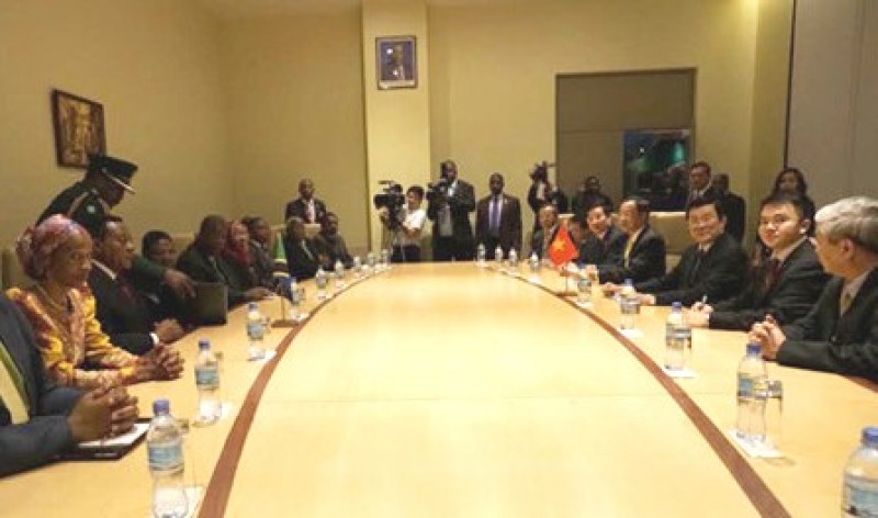 Chủ tịch nước Trương Tấn Sang tiếp Tổng thống Khu bán tự trị Zanzibar chu tich nuoc truong tan sang tiep tong thong khu ban tu tri zanzibar