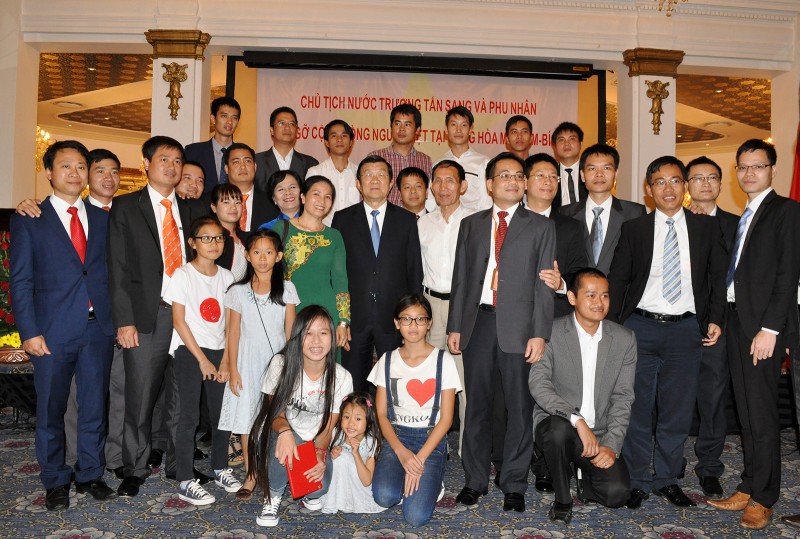 Chủ tịch nước thăm hỏi bà con người Việt tại Mozambique chu tich nuoc tham hoi ba con nguoi viet tai mozambique