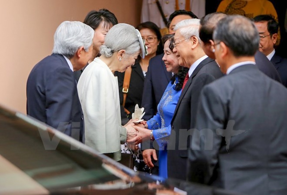 nhat hoang akihito du tiec tra cung tong bi thu nguyen phu trong
