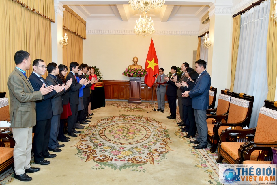 trao tang bang khen cua bo truong ngoai giao cho 16 ca nhan