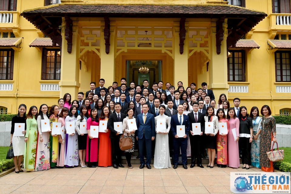 toan canh le trao quyet dinh tuyen dung cong chuc vien chac nam 2016