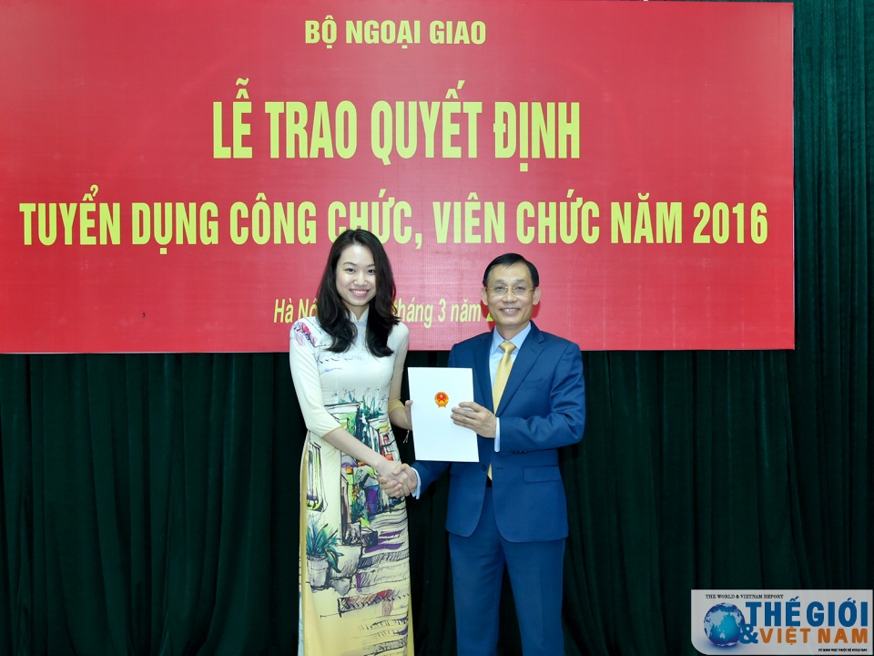 toan canh le trao quyet dinh tuyen dung cong chuc vien chac nam 2016