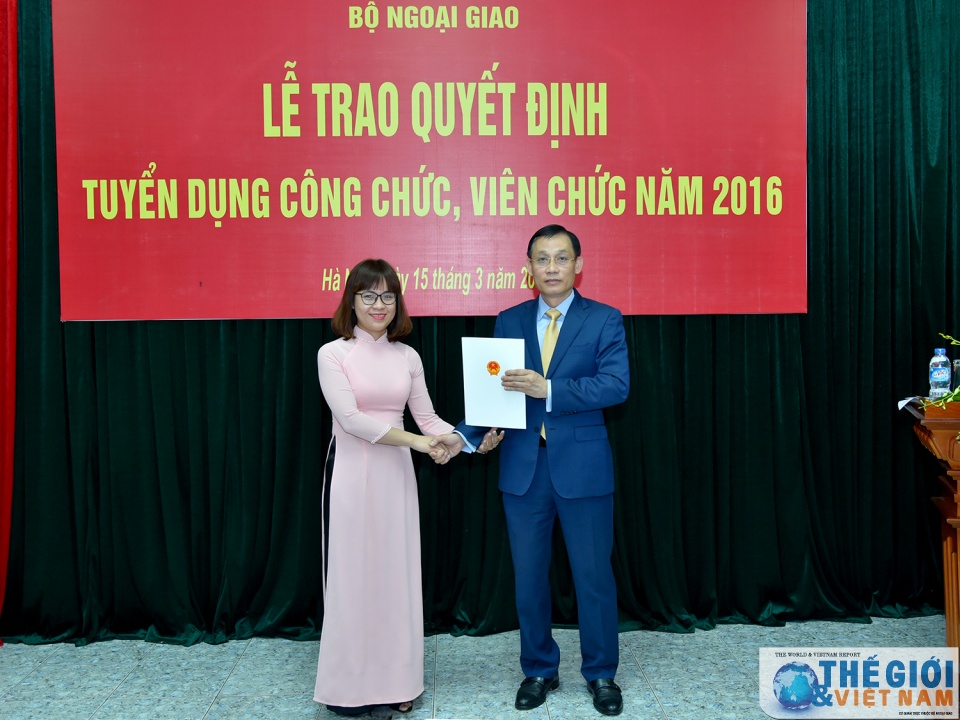 toan canh le trao quyet dinh tuyen dung cong chuc vien chac nam 2016