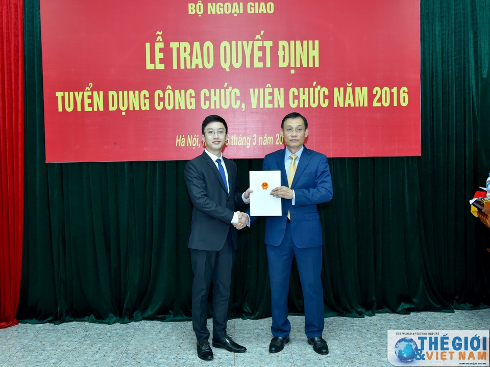 toan canh le trao quyet dinh tuyen dung cong chuc vien chac nam 2016