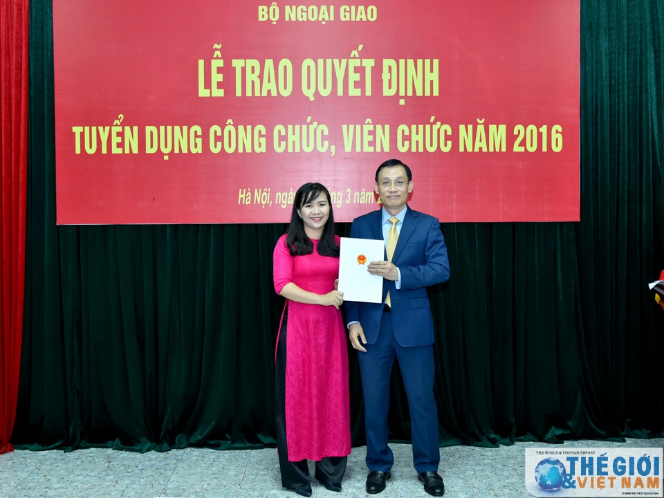 toan canh le trao quyet dinh tuyen dung cong chuc vien chac nam 2016