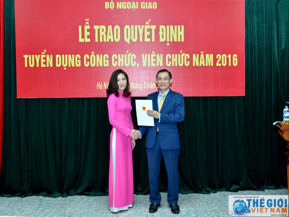toan canh le trao quyet dinh tuyen dung cong chuc vien chac nam 2016