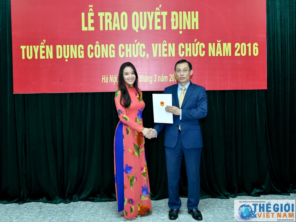 toan canh le trao quyet dinh tuyen dung cong chuc vien chac nam 2016
