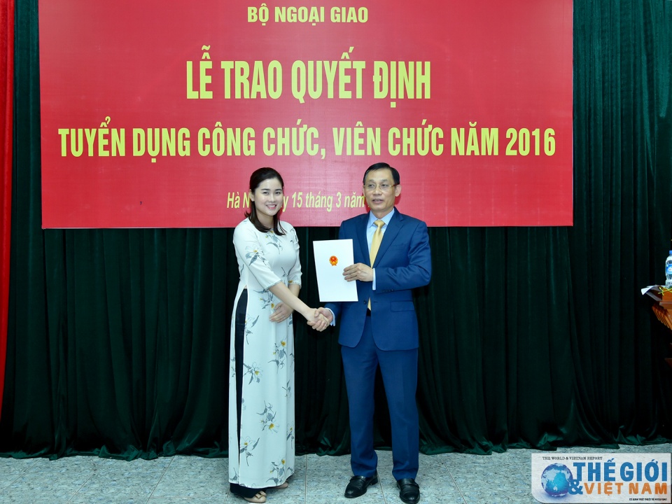toan canh le trao quyet dinh tuyen dung cong chuc vien chac nam 2016