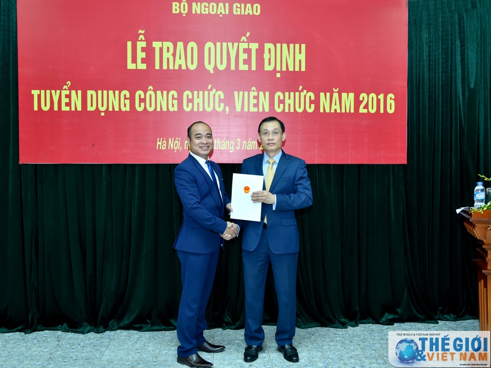 toan canh le trao quyet dinh tuyen dung cong chuc vien chac nam 2016