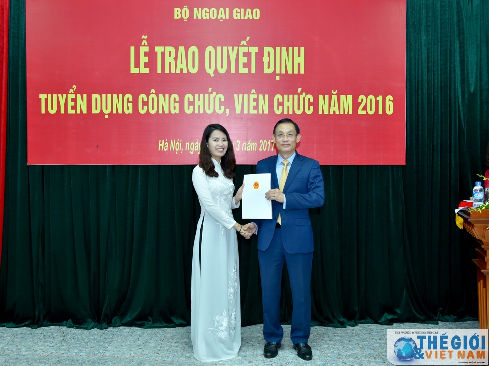 toan canh le trao quyet dinh tuyen dung cong chuc vien chac nam 2016