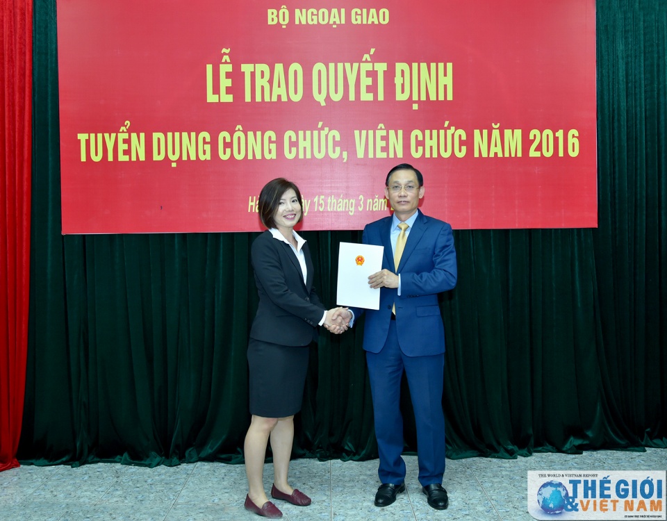 toan canh le trao quyet dinh tuyen dung cong chuc vien chac nam 2016