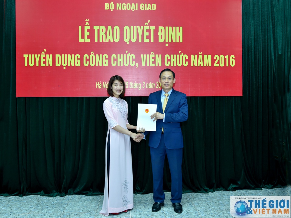 toan canh le trao quyet dinh tuyen dung cong chuc vien chac nam 2016