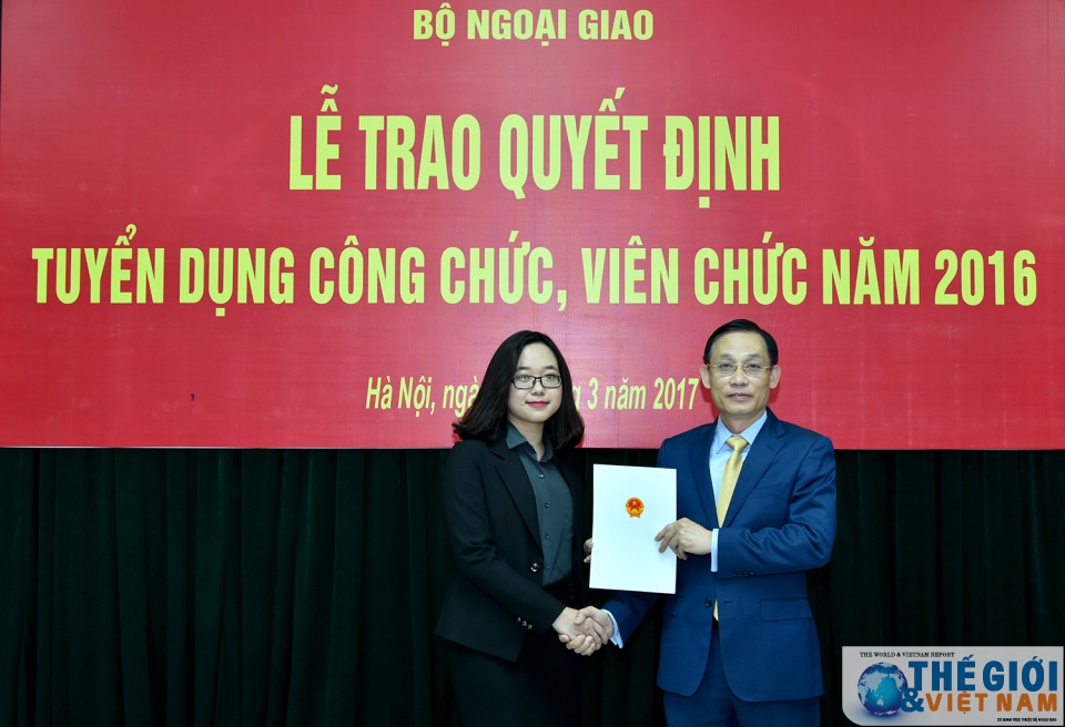 toan canh le trao quyet dinh tuyen dung cong chuc vien chac nam 2016