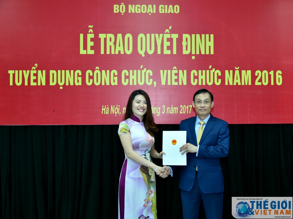 toan canh le trao quyet dinh tuyen dung cong chuc vien chac nam 2016