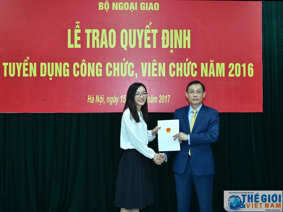 toan canh le trao quyet dinh tuyen dung cong chuc vien chac nam 2016